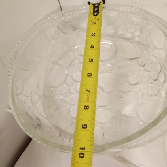 Libbey Oven Proof Glassware 3 quart Fruit pattern with Lid - Picture 3 of 4